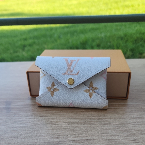 Louis Vuitton Kirigami Pochette in Beige, By the Pool Collection 2023 - Picture 1 of 7